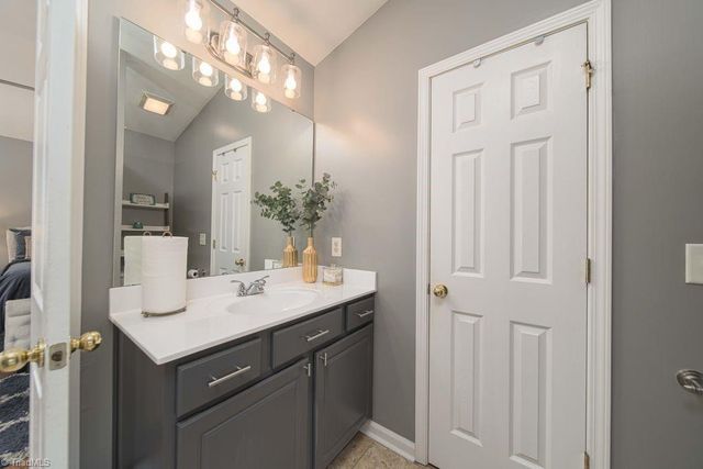 3828 Robbins Brook Drive, Winston-salem, NC 27107