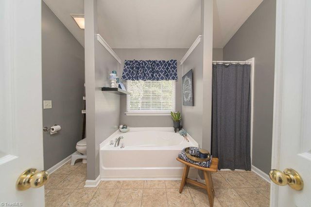 3828 Robbins Brook Drive, Winston-salem, NC 27107