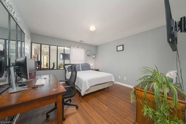 3828 Robbins Brook Drive, Winston-salem, NC 27107