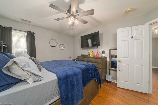 3828 Robbins Brook Drive, Winston-salem, NC 27107