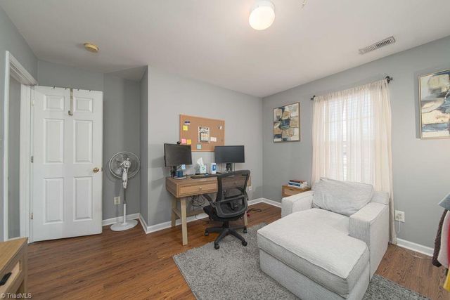 3828 Robbins Brook Drive, Winston-salem, NC 27107