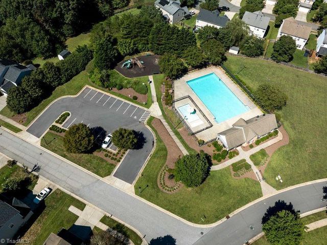 3828 Robbins Brook Drive, Winston-salem, NC 27107