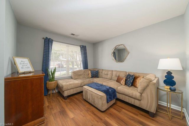 3828 Robbins Brook Drive, Winston-salem, NC 27107