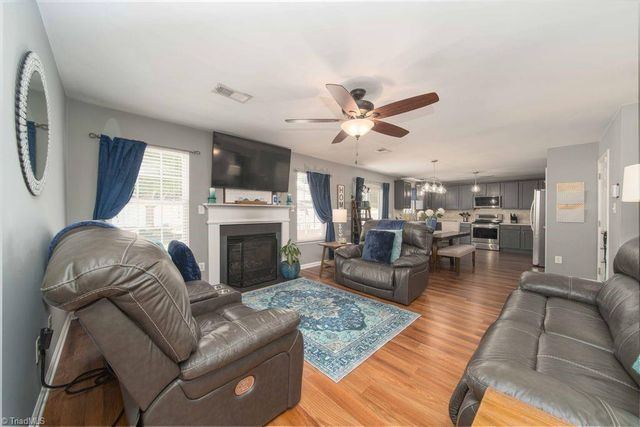 3828 Robbins Brook Drive, Winston-salem, NC 27107