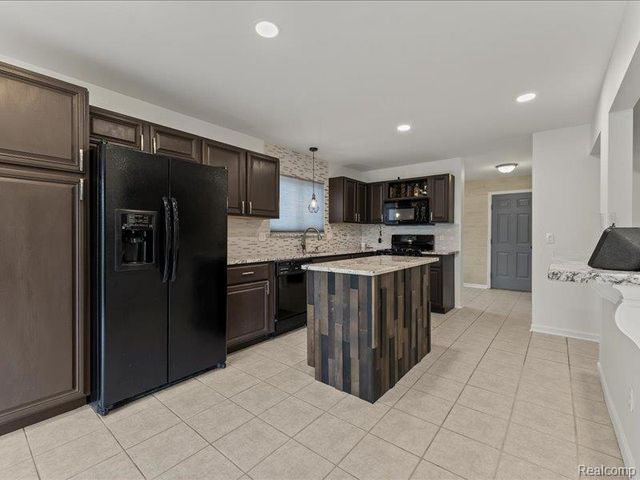 29213 Rachid Lane, Chesterfield, MI 48047