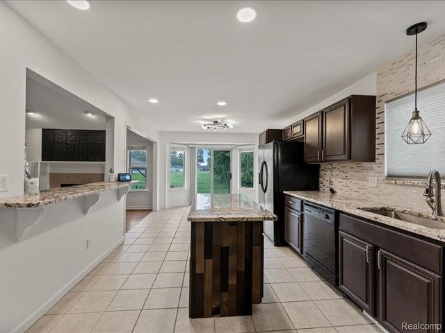 29213 Rachid Lane, Chesterfield, MI 48047