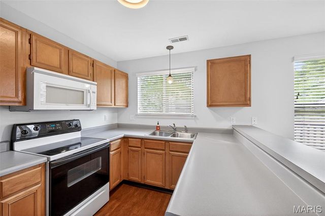 801 Sugar Valley Court 5, St Peters, MO 63376