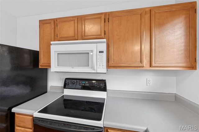 801 Sugar Valley Court 5, St Peters, MO 63376