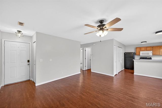 801 Sugar Valley Court 5, St Peters, MO 63376