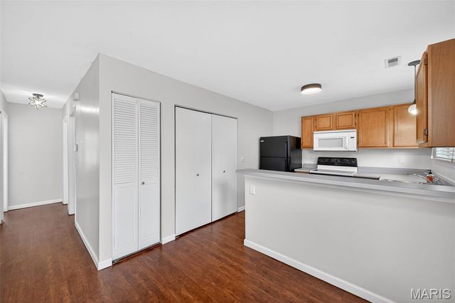 801 Sugar Valley Court 5, St Peters, MO 63376