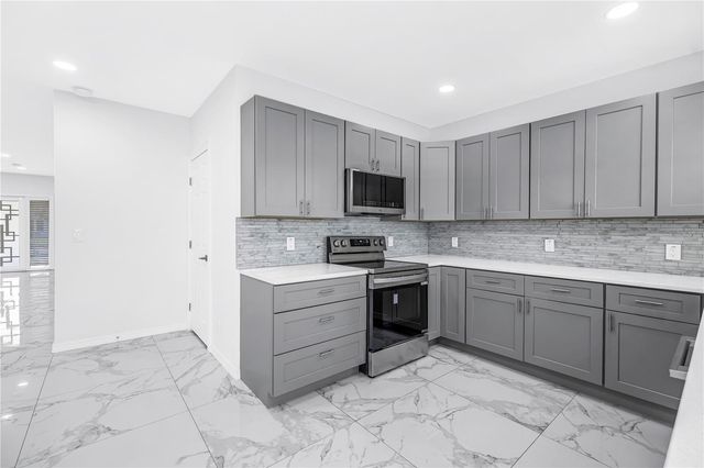 1827 16TH STREET S, St Petersburg, FL 33705