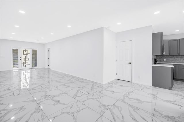 1827 16TH STREET S, St Petersburg, FL 33705