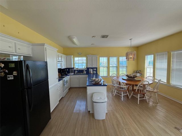 978 Mary Ann, Crystal Beach, TX 77650