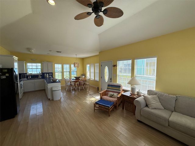 978 Mary Ann, Crystal Beach, TX 77650