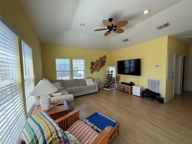 978 Mary Ann, Crystal Beach, TX 77650