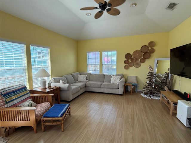978 Mary Ann, Crystal Beach, TX 77650