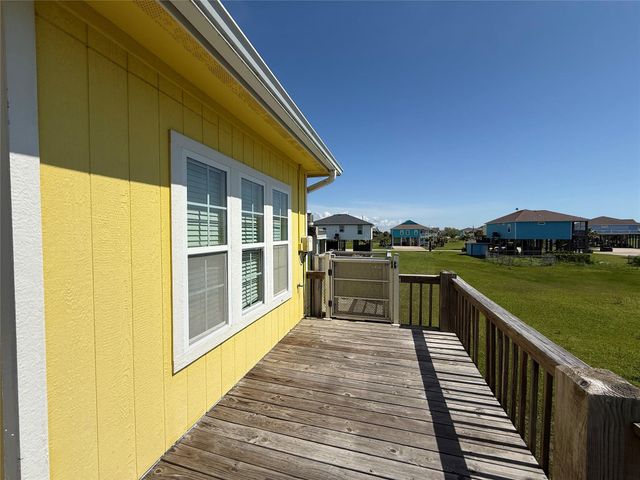 978 Mary Ann, Crystal Beach, TX 77650