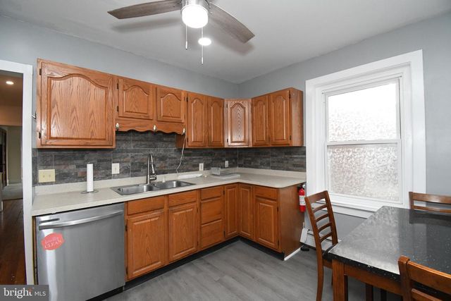 379 N CHARLOTTE ST, Pottstown, PA 19464