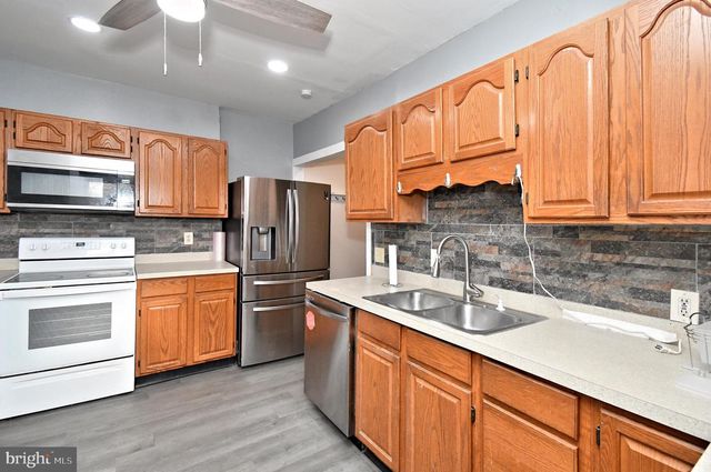 379 N CHARLOTTE ST, Pottstown, PA 19464