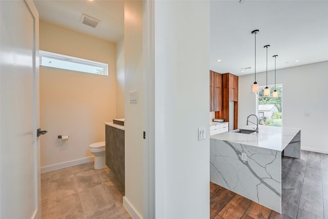 2247 Mail Avenue 102, Dallas, TX 75235