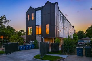 2247 Mail Avenue 102, Dallas, TX 75235