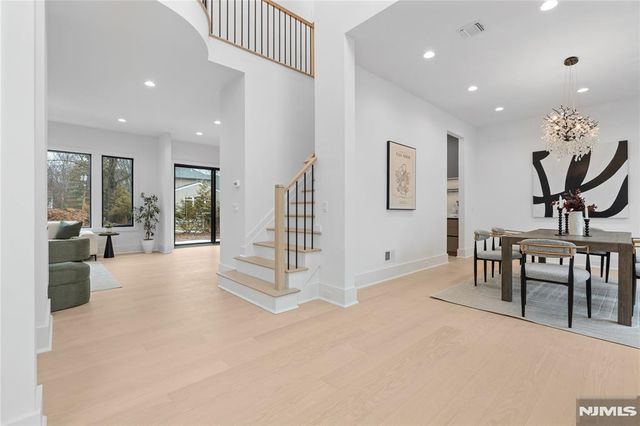 21 Manor Court, Glen Rock, NJ 07452