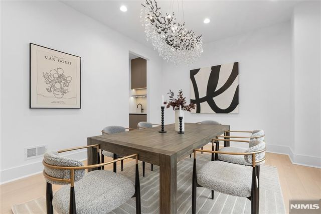 21 Manor Court, Glen Rock, NJ 07452