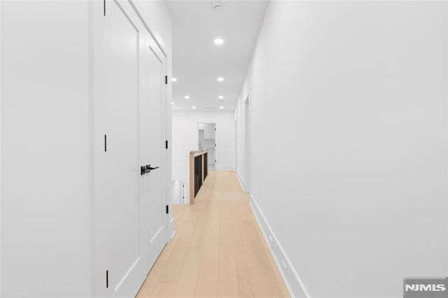 21 Manor Court, Glen Rock, NJ 07452