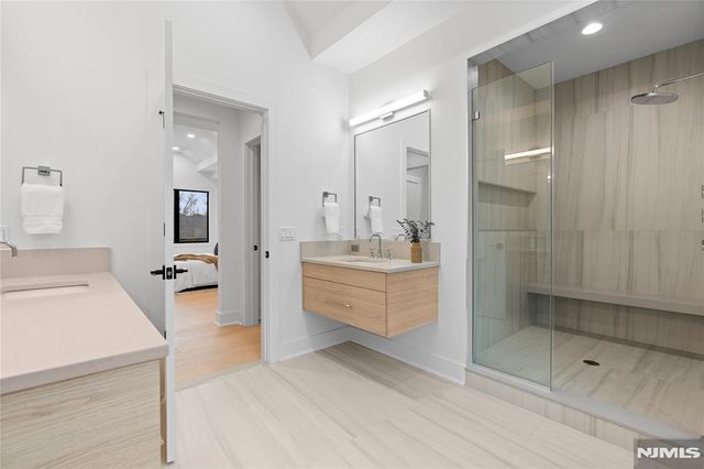 21 Manor Court, Glen Rock, NJ 07452