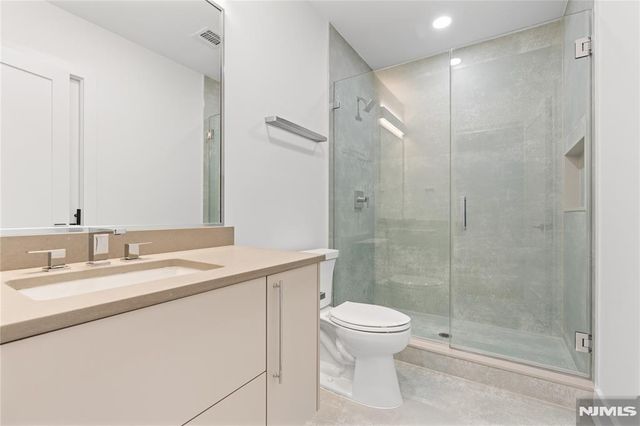 21 Manor Court, Glen Rock, NJ 07452