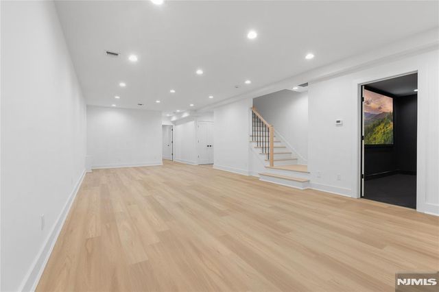 21 Manor Court, Glen Rock, NJ 07452