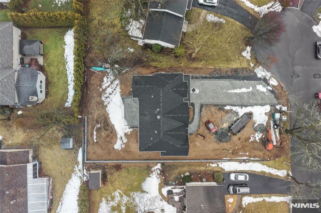 21 Manor Court, Glen Rock, NJ 07452