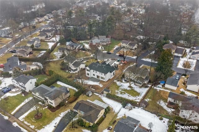 21 Manor Court, Glen Rock, NJ 07452