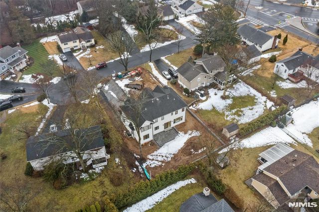 21 Manor Court, Glen Rock, NJ 07452