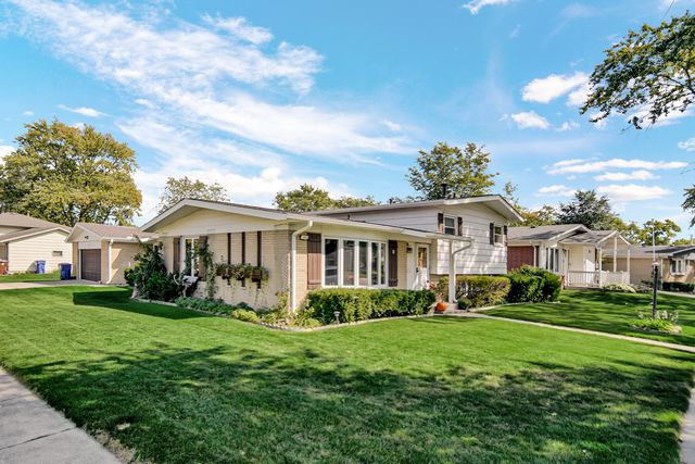 511 W Arquilla Drive, Glenwood, IL 60425