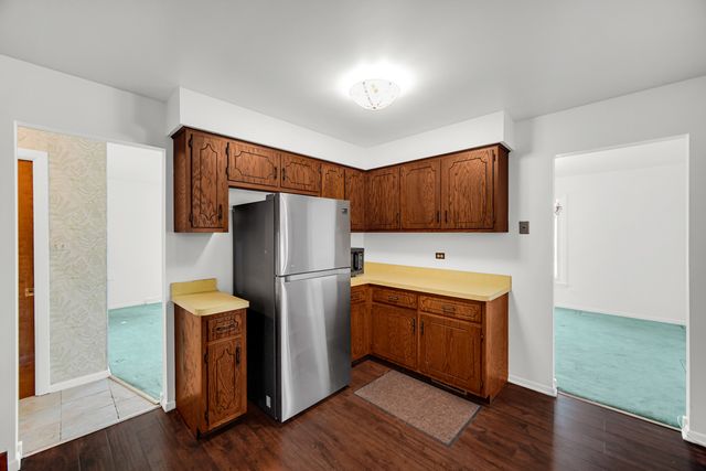 511 W Arquilla Drive, Glenwood, IL 60425