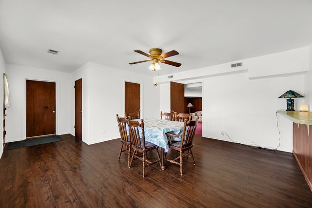 511 W Arquilla Drive, Glenwood, IL 60425