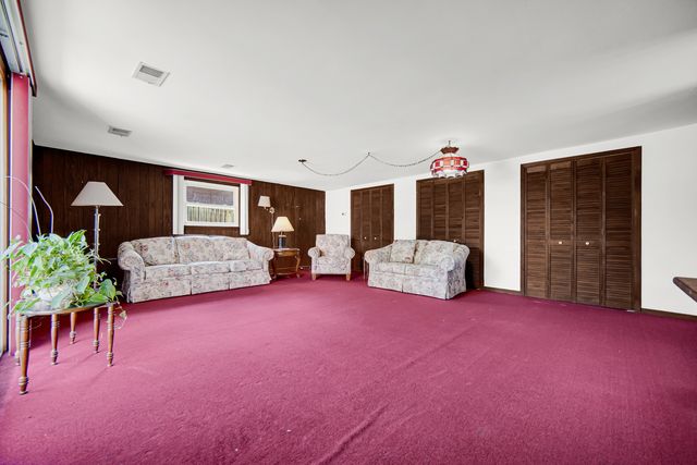 511 W Arquilla Drive, Glenwood, IL 60425