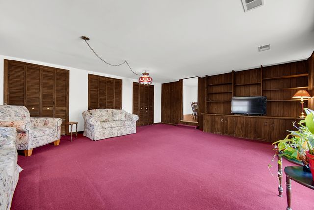 511 W Arquilla Drive, Glenwood, IL 60425