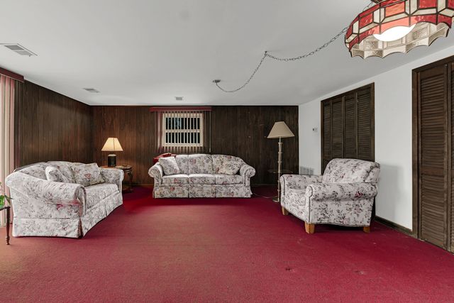 511 W Arquilla Drive, Glenwood, IL 60425