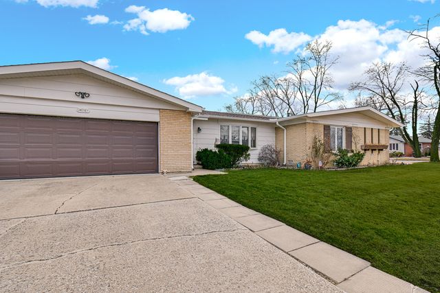 511 W Arquilla Drive, Glenwood, IL 60425