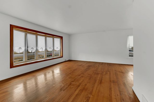 511 W Arquilla Drive, Glenwood, IL 60425