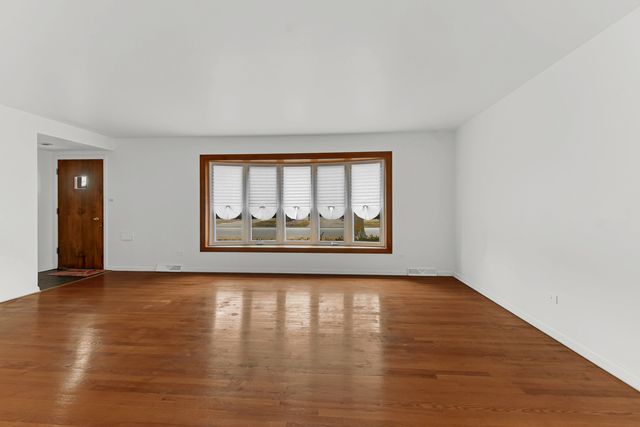 511 W Arquilla Drive, Glenwood, IL 60425