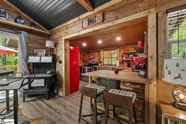 730 W Cove Drive, Mountain Rest, SC 29664