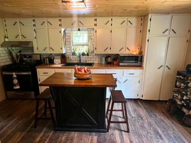 2080 Nina Drive, Harrison, MI 48625