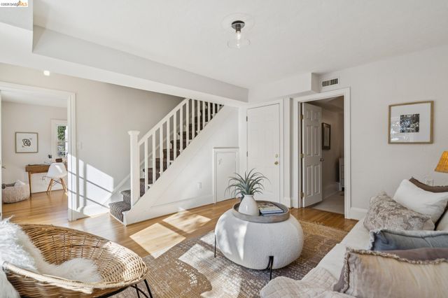 301 El Cerrito Avenue, Piedmont, CA 94611