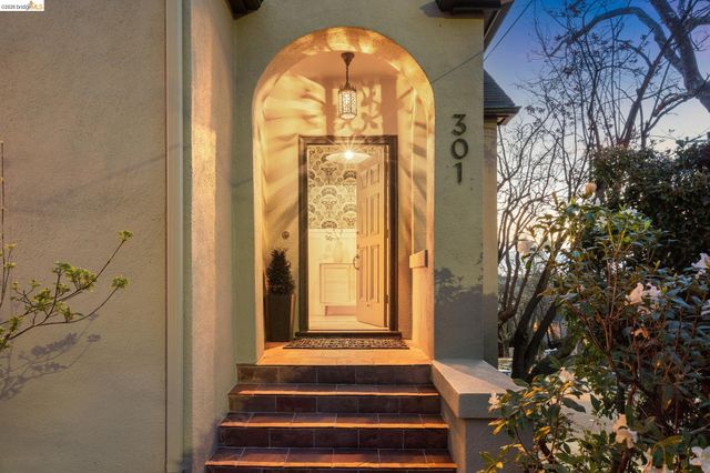 301 El Cerrito Avenue, Piedmont, CA 94611