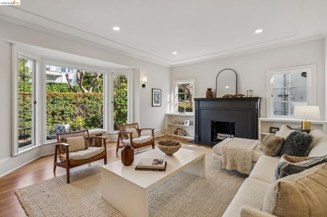 301 El Cerrito Avenue, Piedmont, CA 94611