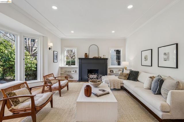 301 El Cerrito Avenue, Piedmont, CA 94611