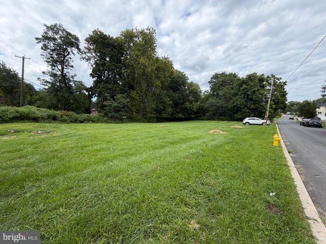 4 BELVUE TER, Aston, PA 19014